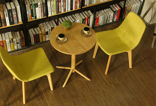 木质咖啡厅桌椅